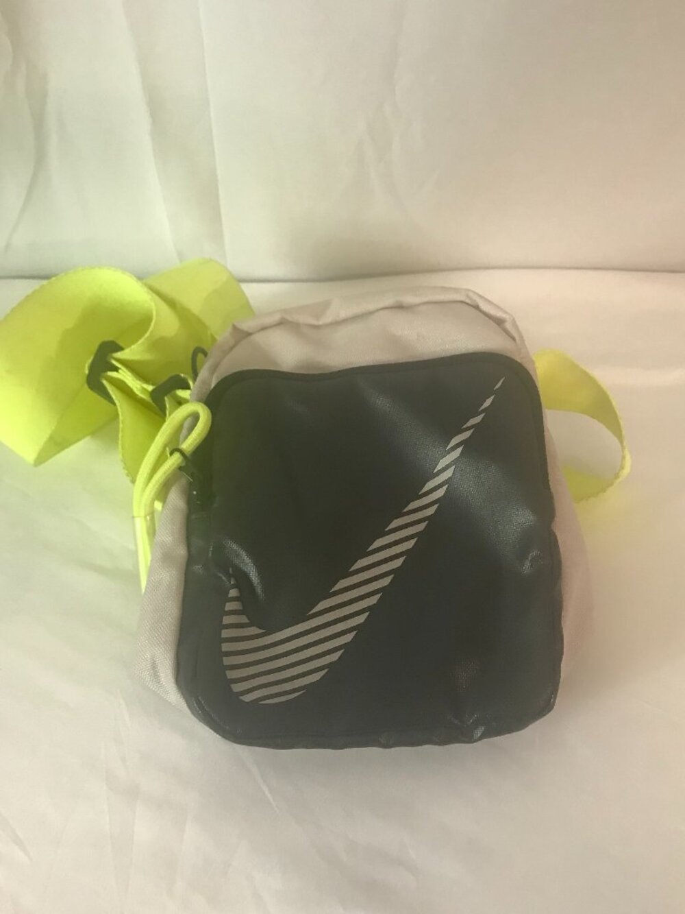 Nike Unisex Activewear Athletic Sport Cut Small Shoulder Cross Body Bag